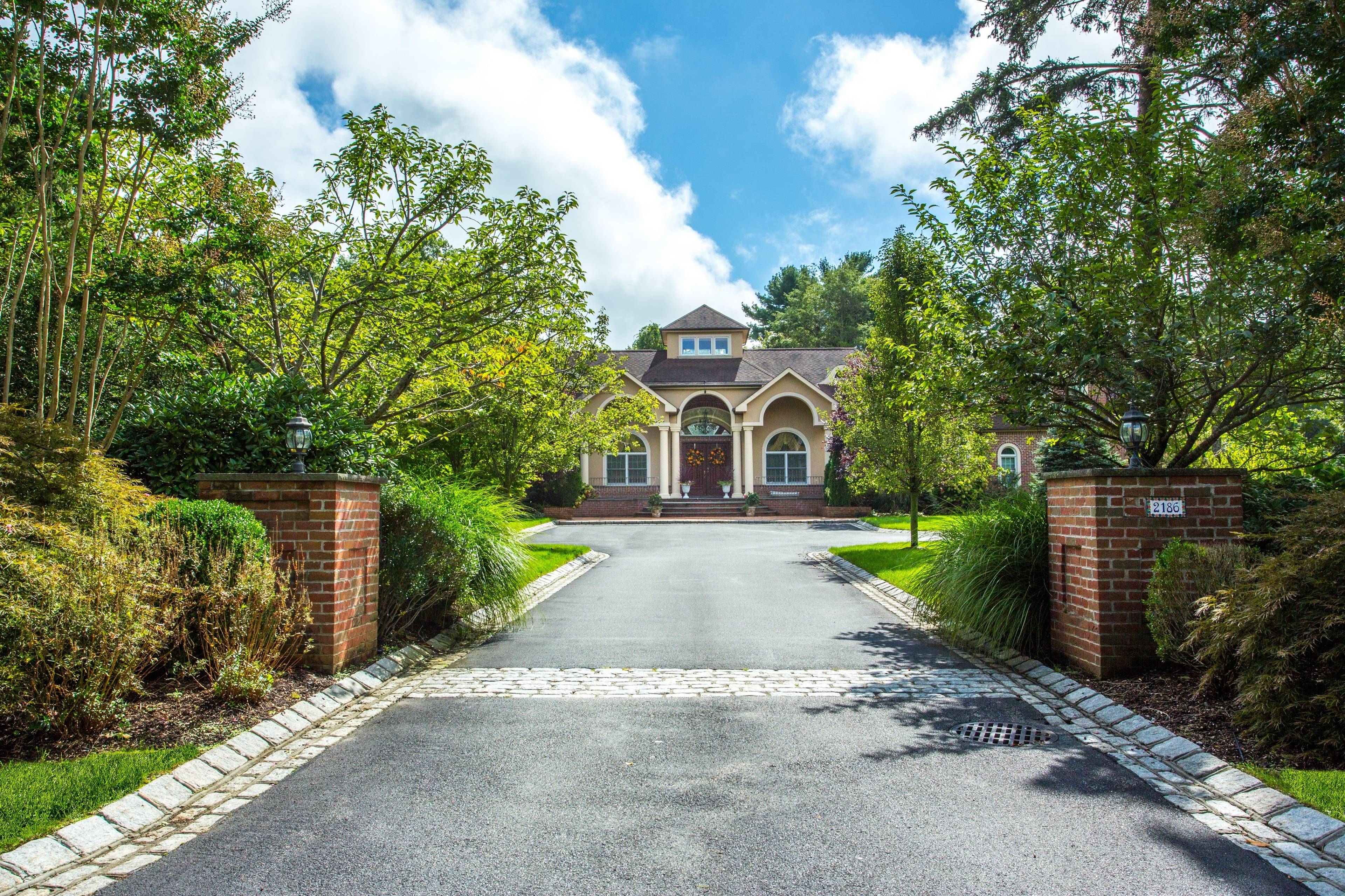 Impressive, Beautifully Constructed 5 Bedroom & 6 Bath Estate In Muttontown