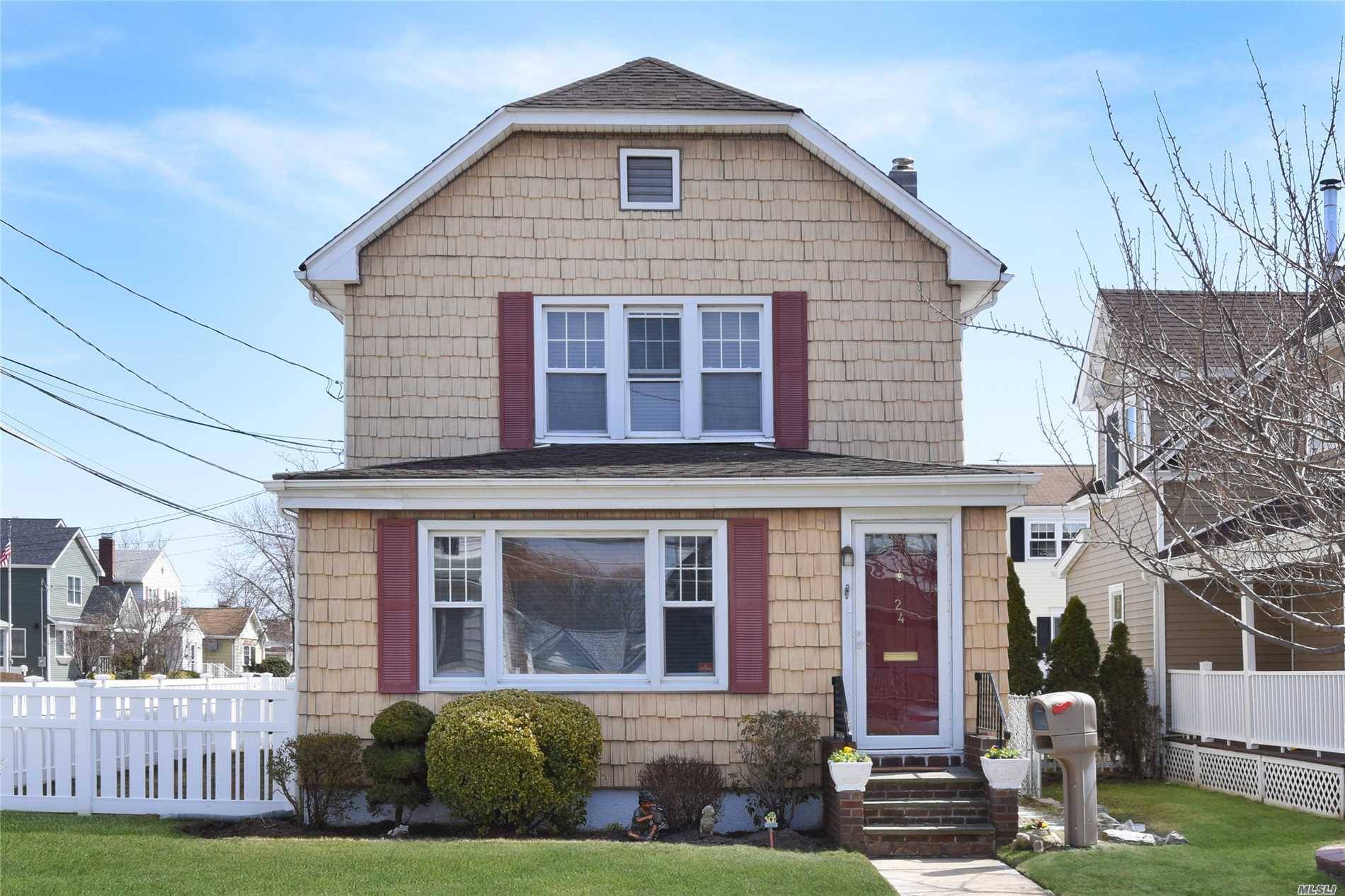 Beautiful Colonial W All Large Rooms Over 1800 Sq Ft Of Living Space In the Village of E.