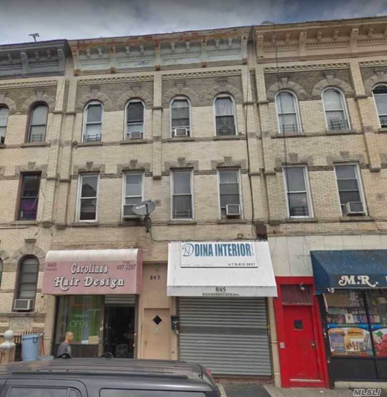 Huge building a prime location with 2 stores and 4 two bedrooms apartments.