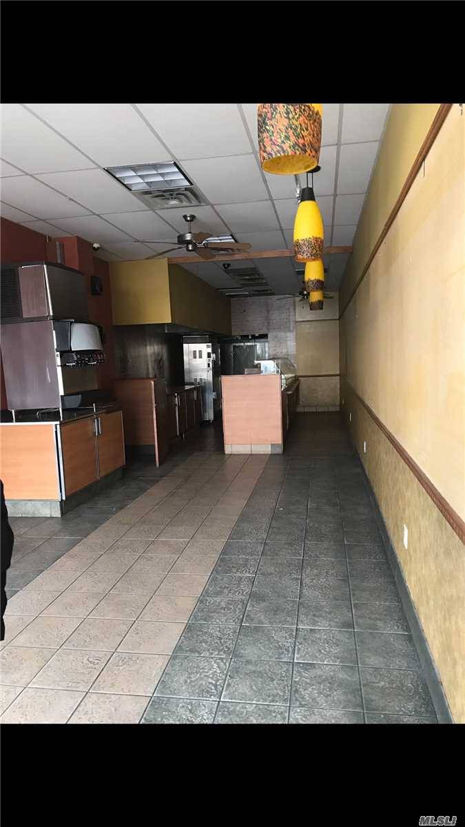 Ex subway store Empty store now in primary location good for all kind business easy to show