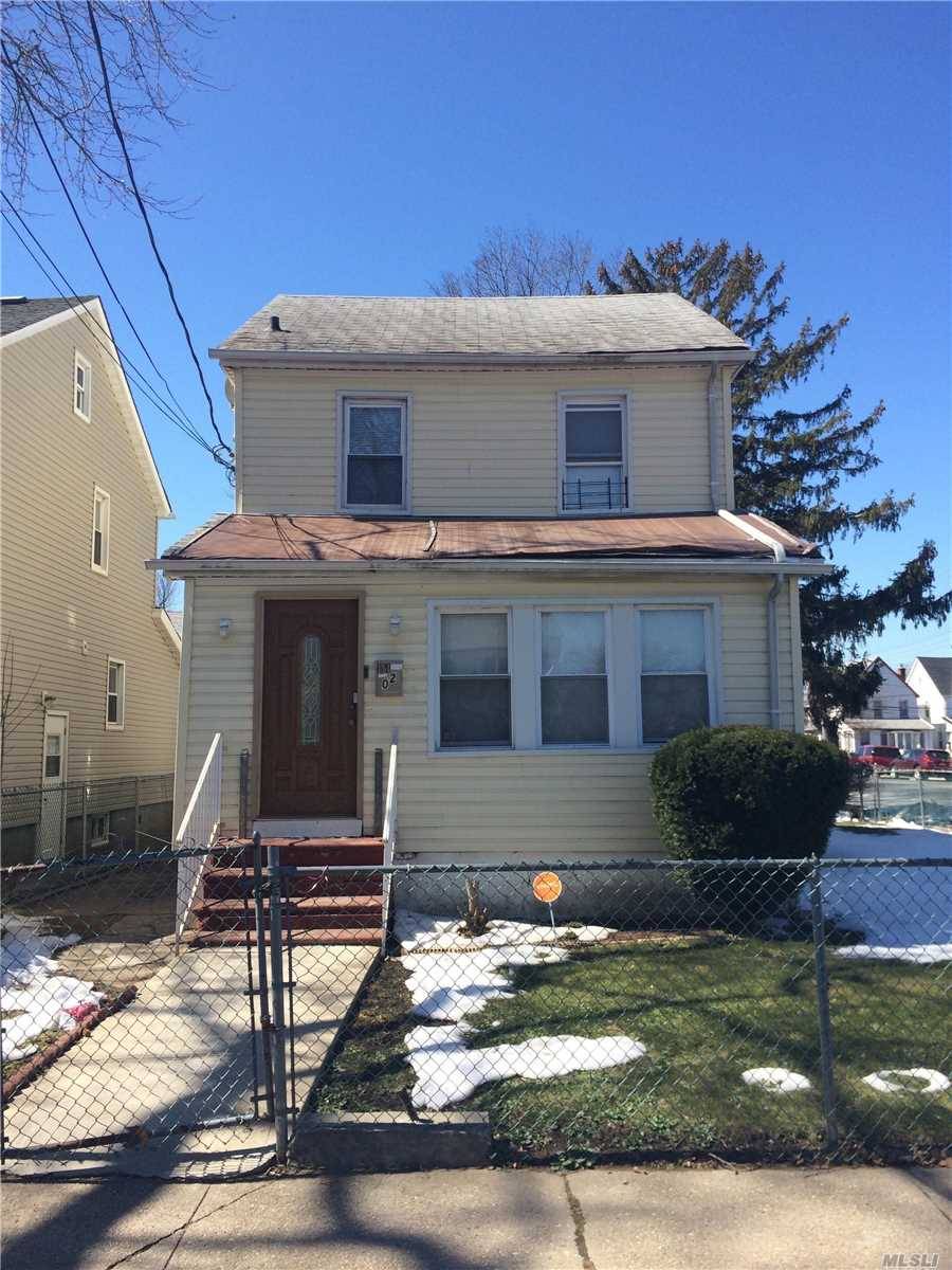Nice Colonial In Cambria Heights, Spacious Yard For Corner Lot.