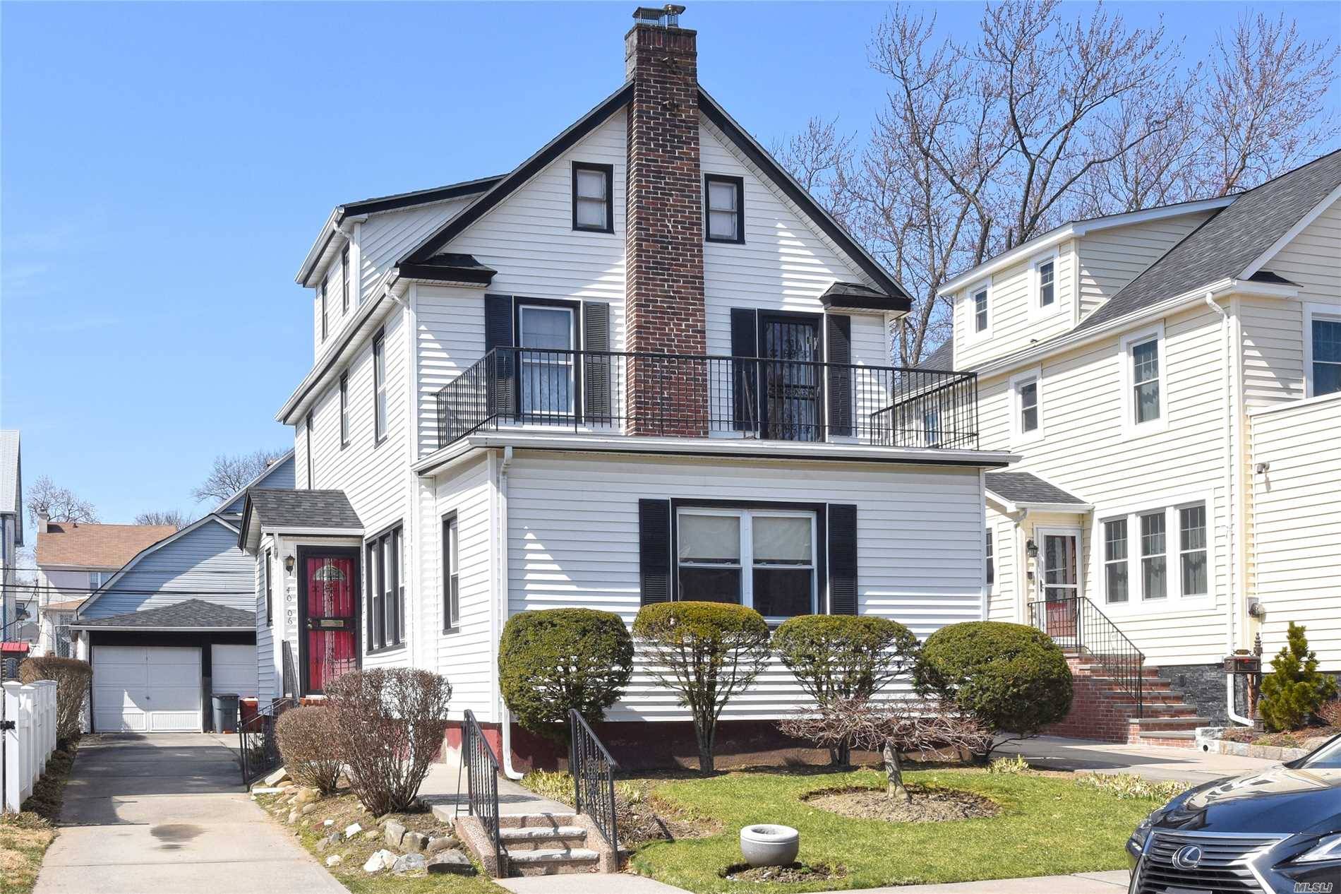 Lovely Dutch Colonial Home In Great Flushing Location.