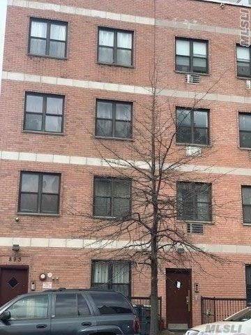 3rd floor apt, mint condition, easy to show.