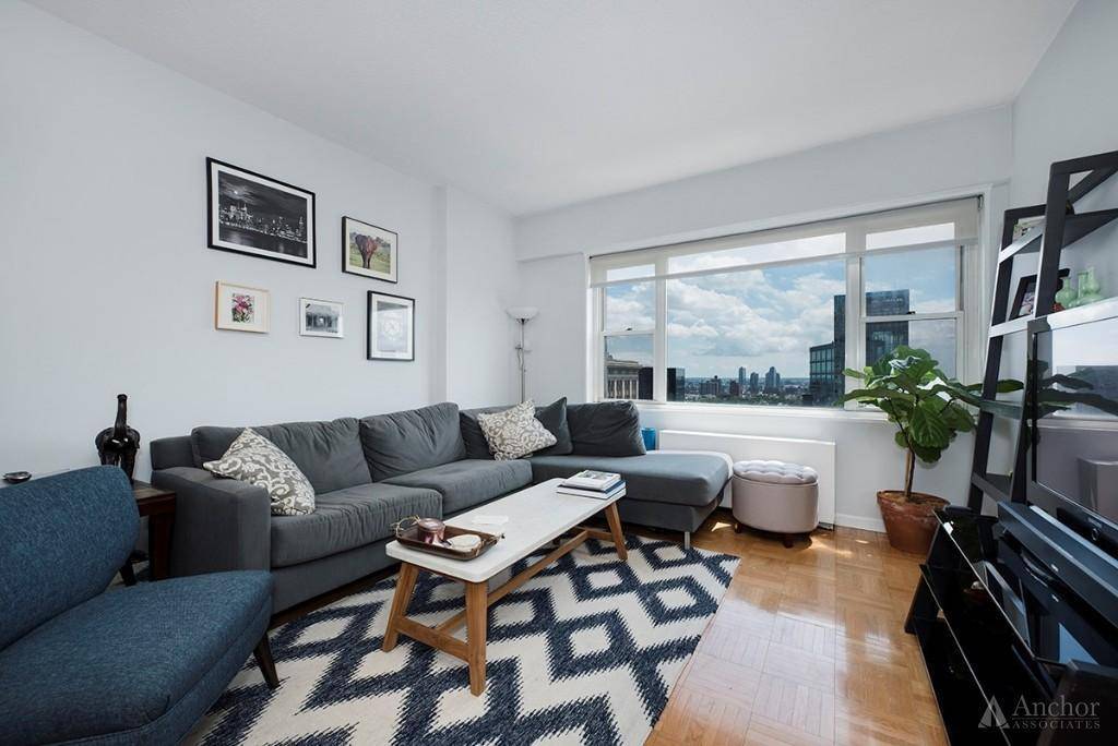 22nd Floor One Bedroom Features 9 foot ceilings, extra closet sace, updated kitchen and bathroom amp ; spectacular east river views.