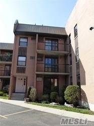 Gorgeous 1100 Sq Ft Luxury Condo In Prime Location Of This Beautiful Cozy Gated Community.