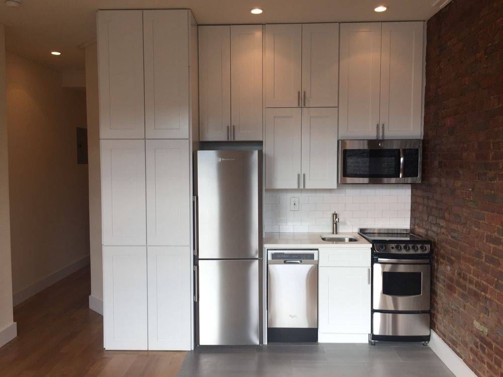 Greenwich Village: Large 2 Bedroom With Washer/ Dryer