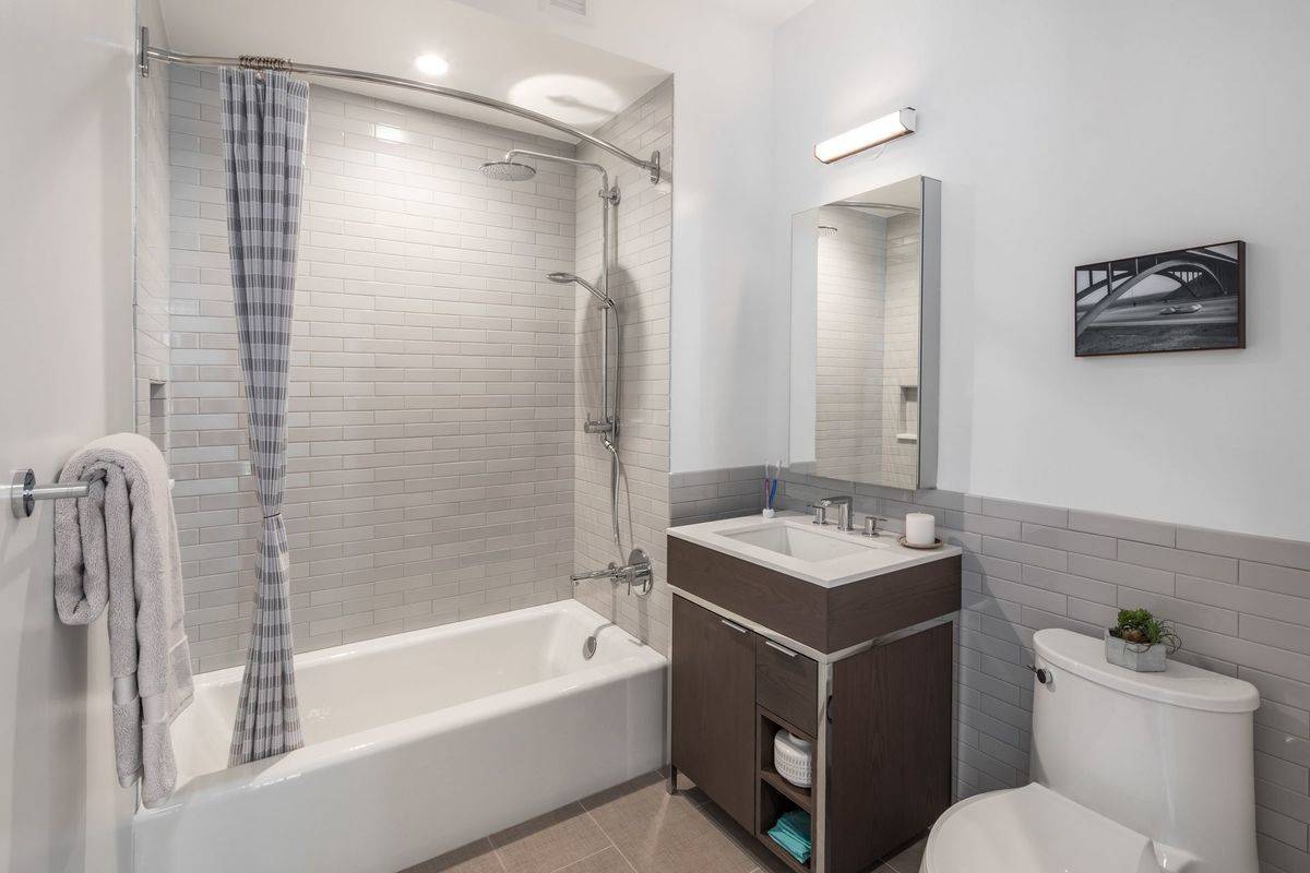AMAZING!!! 2 Bedroom In A Full Service Luxury Building in Murray Hill!!!