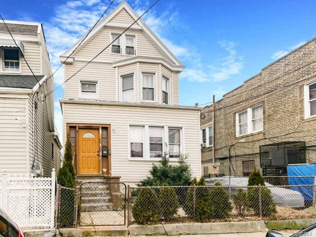 Beautiful 2 family home located in the Williamsbridge section of the Bronx close to everything.