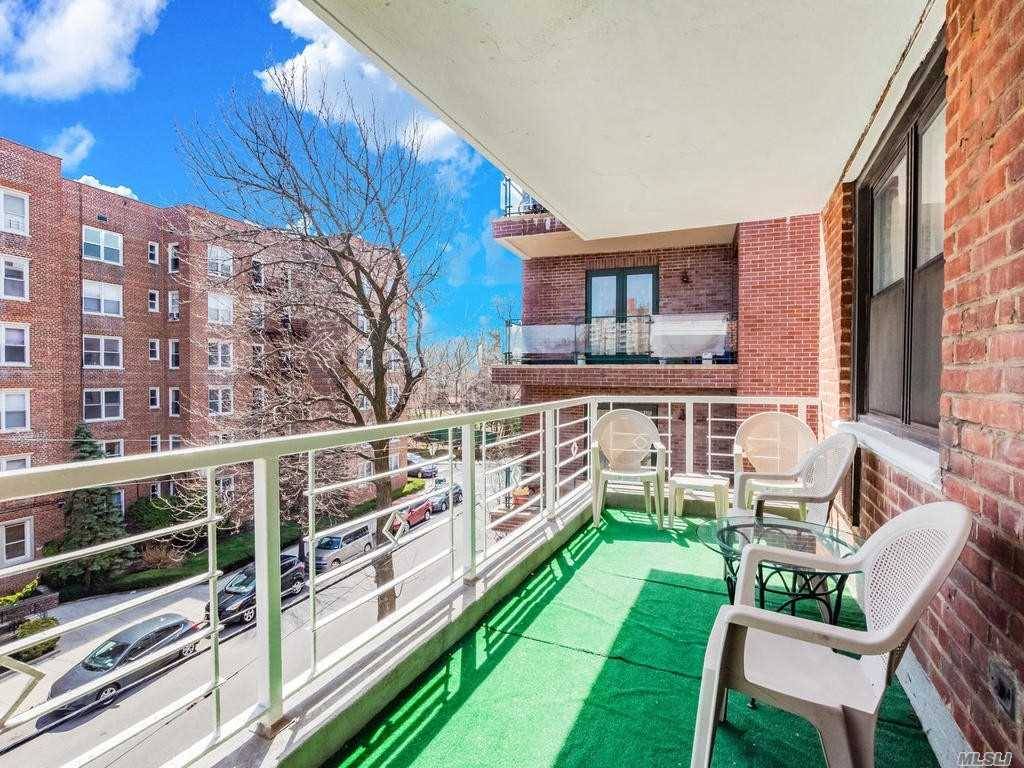 Completely Reno. oversized 2 BR w 2 full bths, a spacious terrace, 3rd rm that can easily be conv.