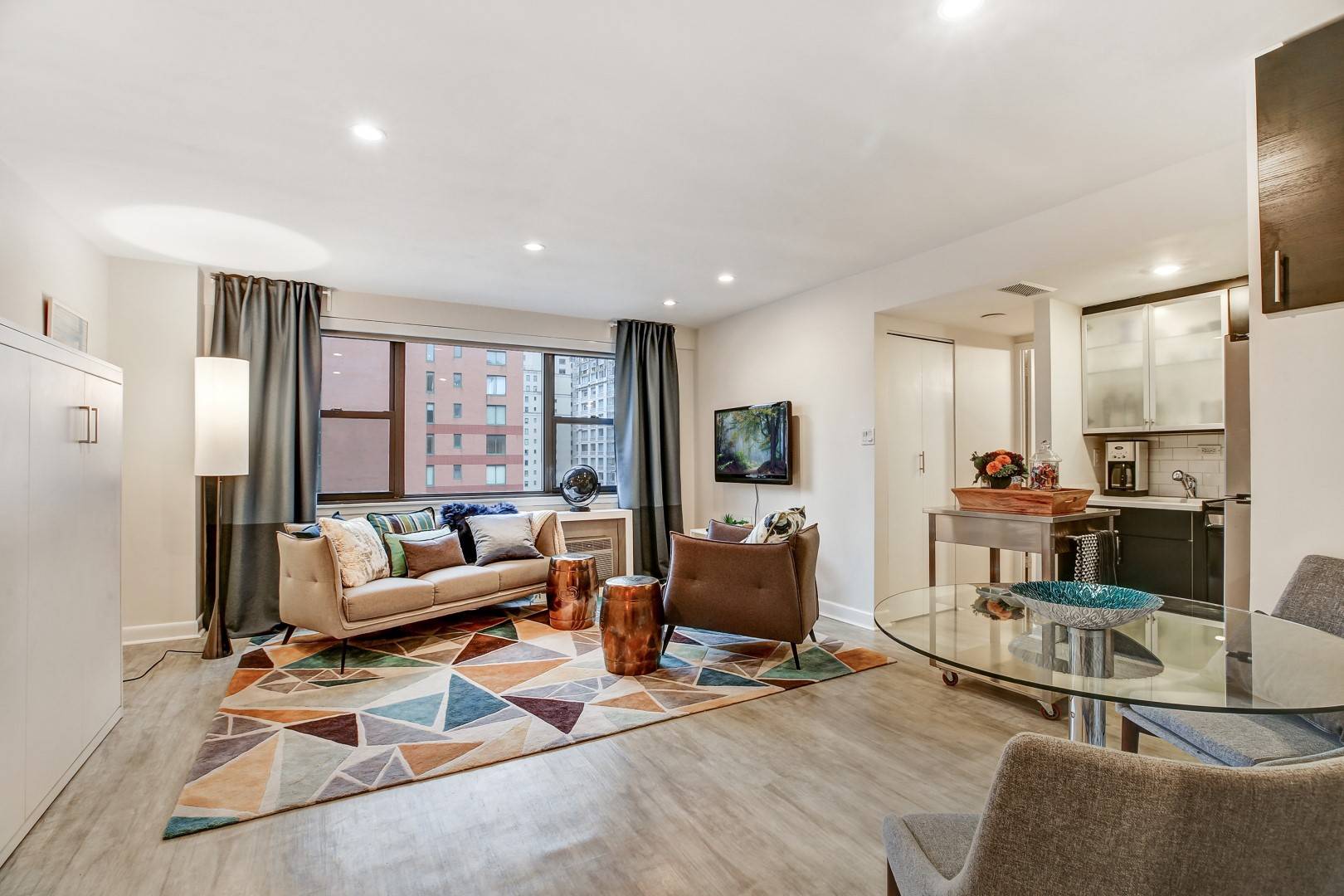 Bright Renovated Studio at Full-Service Doorman Co-op In Upper East Side!