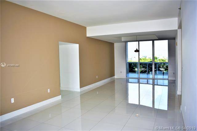 Desirable Flow-Thru unit has incredible views of both the ocean and the intracoastal