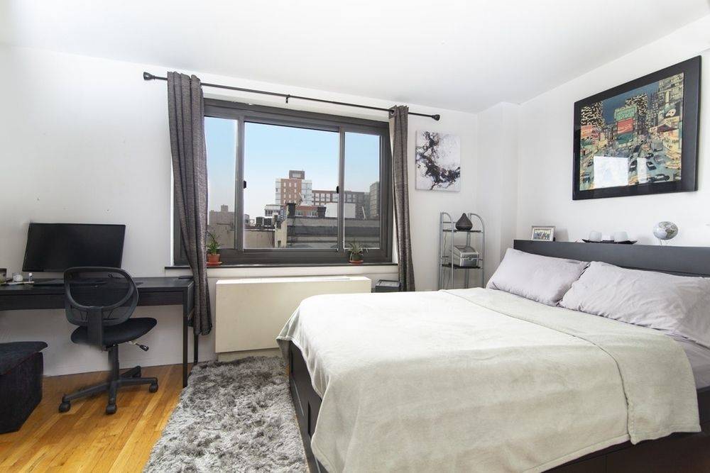 Great Corner One Bedroom Situated in Soho with a HUGE Walk In Closet