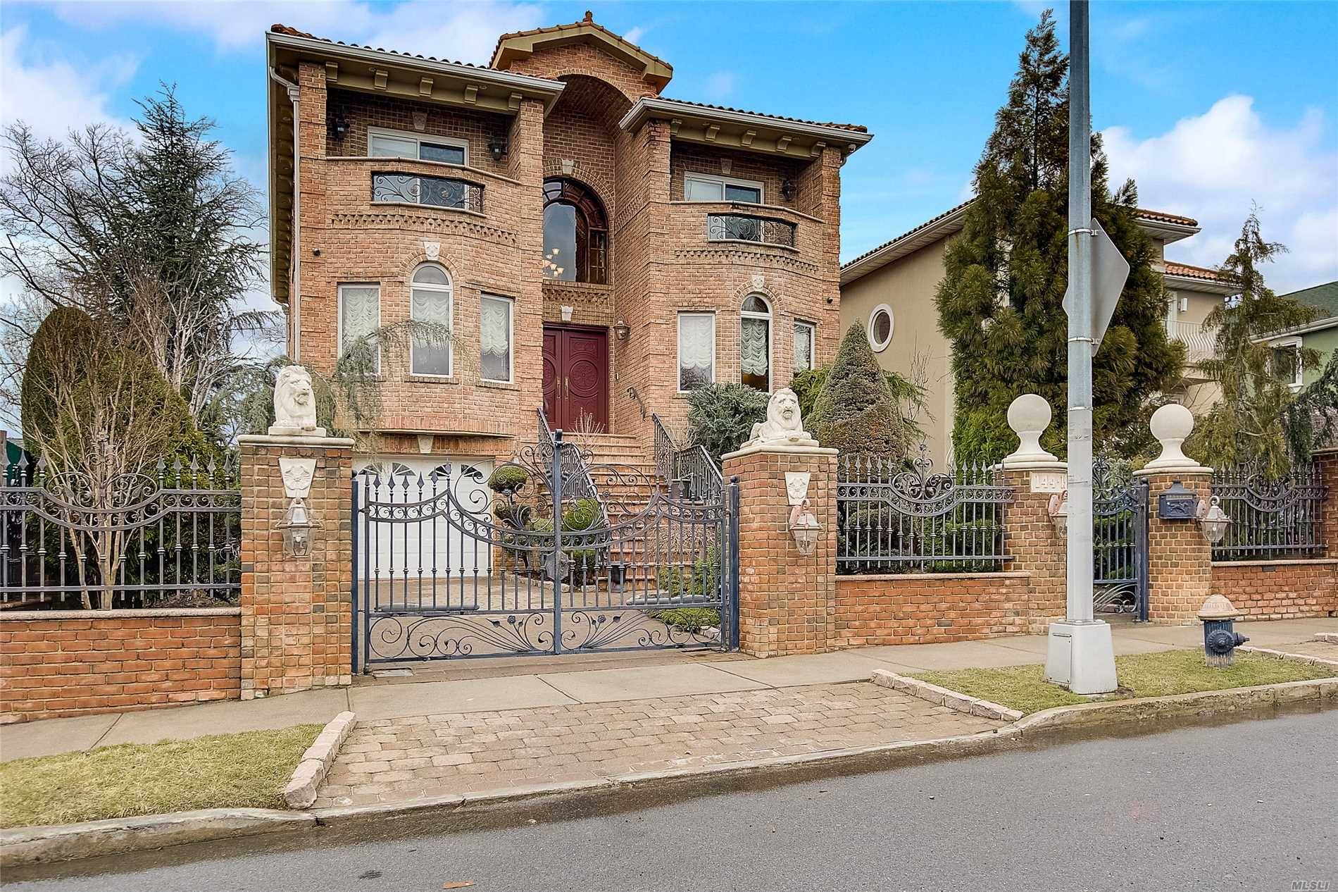Absolutely Stunning Home On a Dead End Street In The Heart of Malba.
