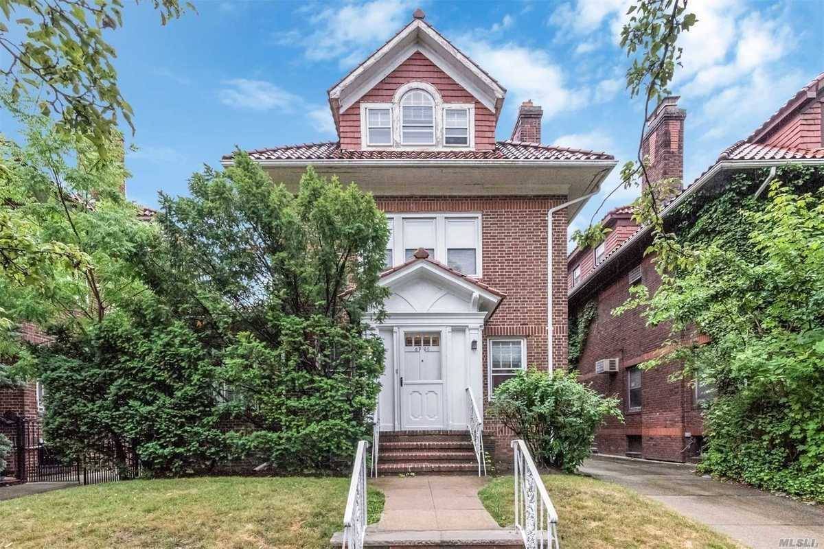 Stately Detached Colonial Brick Home, Over 2700 Sqft of Living Space, Very Well Maintained Home, 5 Brs, Master Bedroom With Full Bath and big Walk In Closet, Additional 2 Full ...