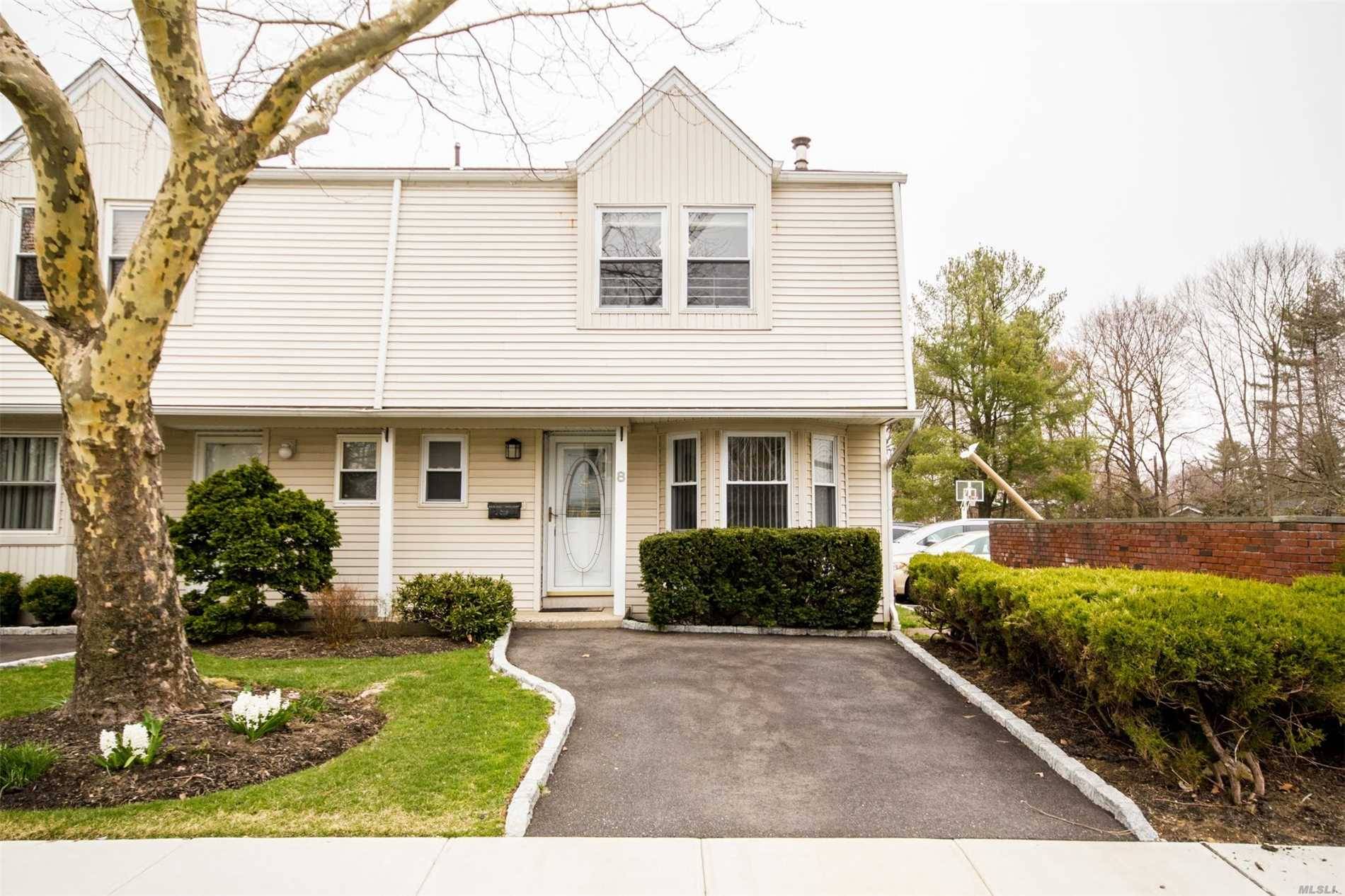 Beautiful end unit featuring 3 bedrooms 3 full baths, renovated eat in kitchenan bathrooms, granite ss appliances, new carpets, hardwood floors, cac, finished basement with laundry room.