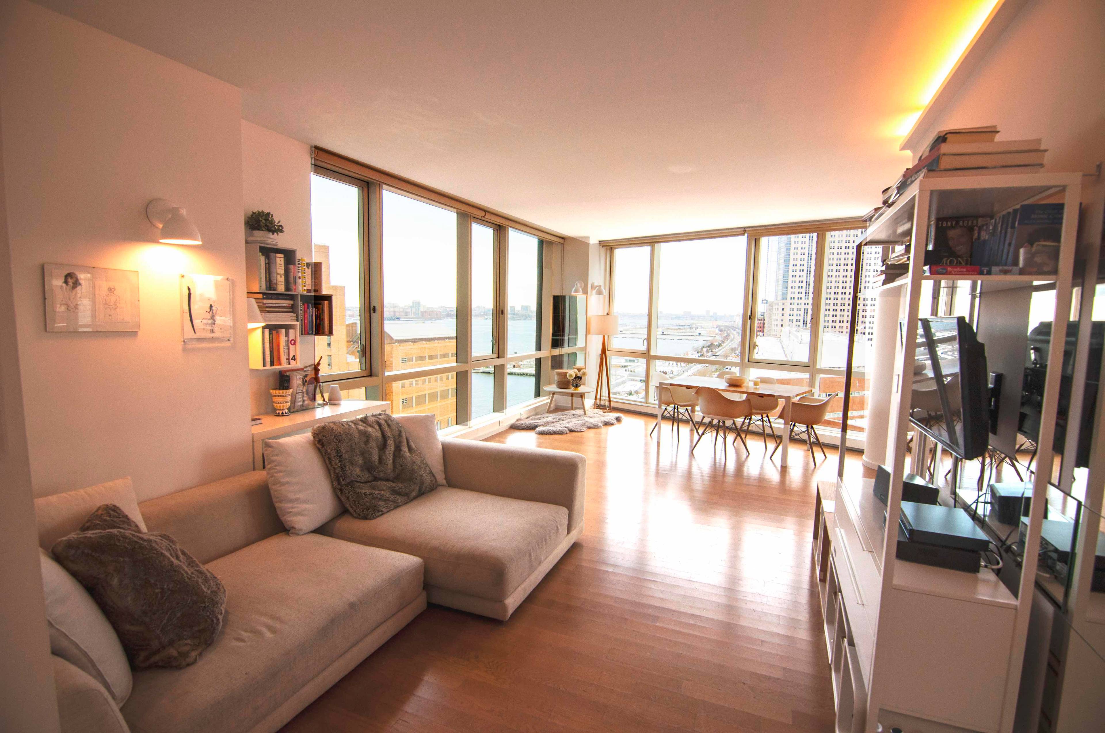 3 Bedrooms 3 Bathrooms and 3 Exposures This Condo unit is situated on a high floor in this luxury building in vibrant Tribeca.