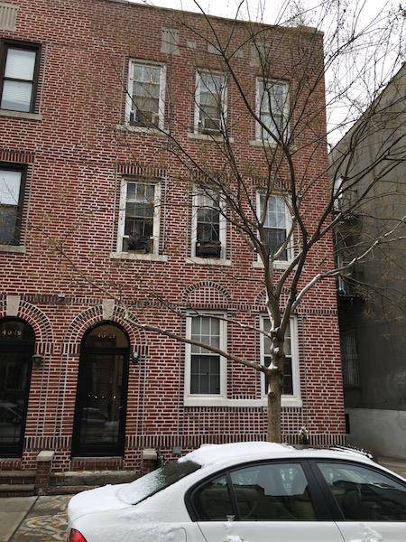Nice 6 fAMILY WITH A 3 CAR GARAGE, EXCELLENT LOCATION, CLOSE TO THE TRAIN AND ALL OTHER SERVICES IN THE NEIGHBORHOOD, 1 2 BLOCK FROM ROOSEVELT AVE.