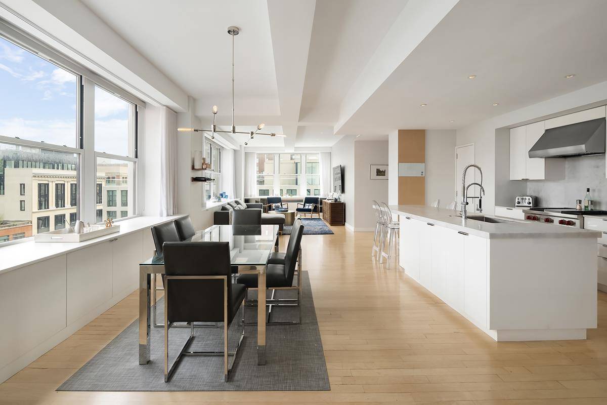 Located on the most desirable block in TriBeCa and in the highly sought after Atalanta building, is this high floor duplex with stunning natural light in every room.
