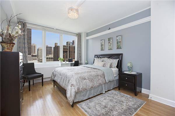 This spacious one bedroom, one bathroom penthouse is the perfect residence for any New Yorker looking for luxury living.