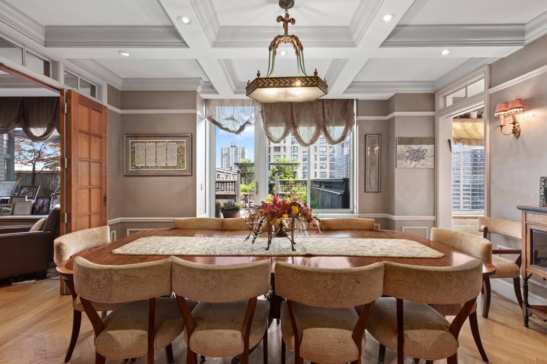 Enjoy the pinnacle of New York luxury living in this fabulous 2800 sqft 4 bedroom, 3.