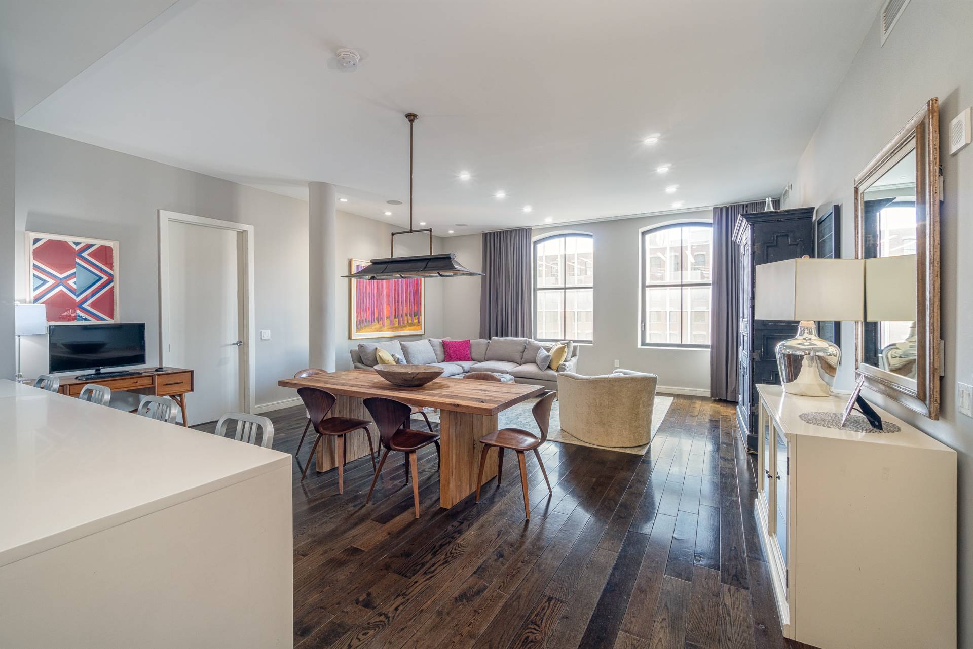 In TriBeCa's landmark historic district, this 2 bedroom, 3 bathroom, luxury home with an office is spectacular with a great layout and modern finishes.
