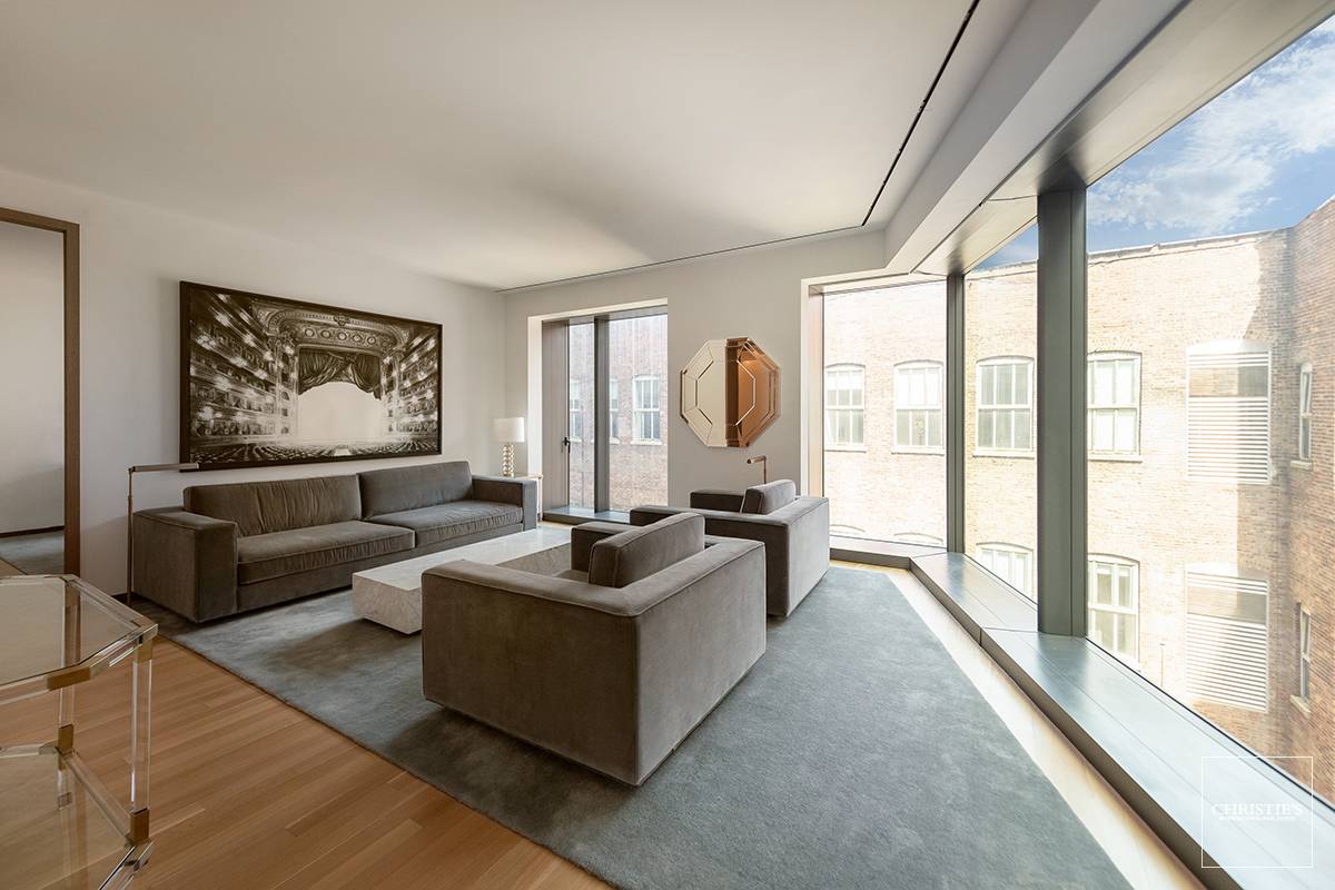 551 WEST 21 DESIGNER CONDOMINIUM Introducing the perfect pied a terre and the first one bedroom resale at the celebrated and record breaking Foster Partners 551 West 21st Street.