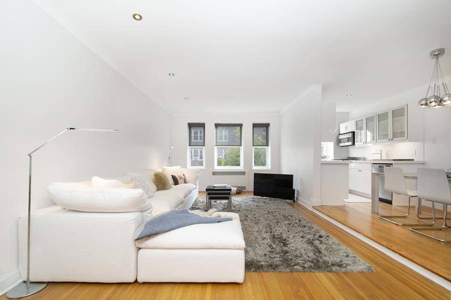 DEAL FELL THROUGH BACK ON THE MARKETRenovated 1bed 1bath, with home office in Jackson Heights most sought after Condominium APARTMENT FEATURES Prime Jackson Heights Location High floor, corner Unit about ...