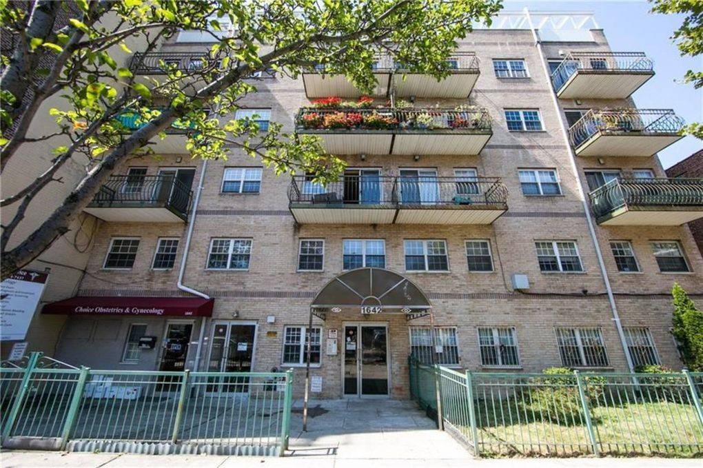 Large Bright and Spacious 2 Bedroom 2 Bathroom Condominium available for sale located on the 5th floor of a 6 story elevator building.
