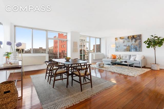 This sprawling four bedroom, four bathroom home offers wide open spaces, amazing light and beautiful finishes in coveted Boerum Hill, Brooklyn.