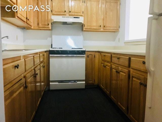 Enjoy the fantastic heart of Brooklyn location with easy transportation to the city, L M train one block away, shopping and restaurant around, apartment featuring with hardwood floor, Sunny, all ...