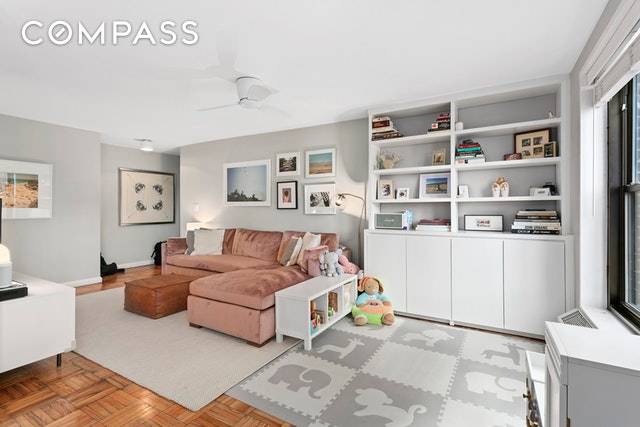 Super inviting, spacious one bedroom corner apartment located in one of Clinton Hill's most popular complexes, The Clinton Hill Co ops.