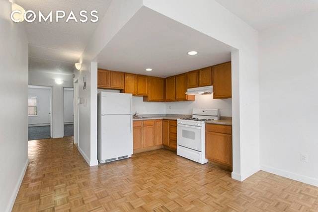 This spacious two bedroom is located in a beautiful townhouse between Park and Madison Avenue.