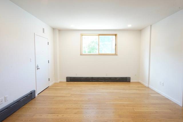 NO FEE ! Situated right on the border of Red Hook and Carroll Gardens, this completely renovated, modern, bright and spacious two bedroom rental boasts wide plank white oak flooring, ...