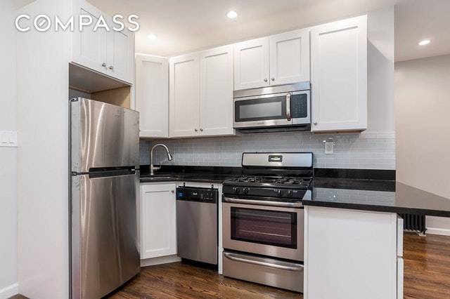Here's a rare chance to rent a no fee apt in New York city's fiercely competitive market.