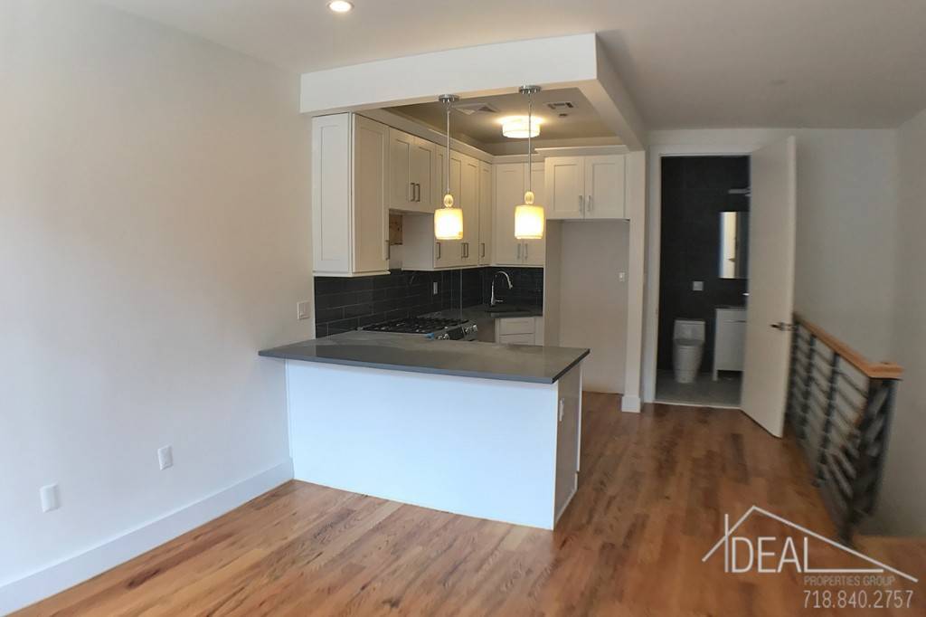 make this duplex studio at the border of Bed Stuy and Crown Heights irresistible !
