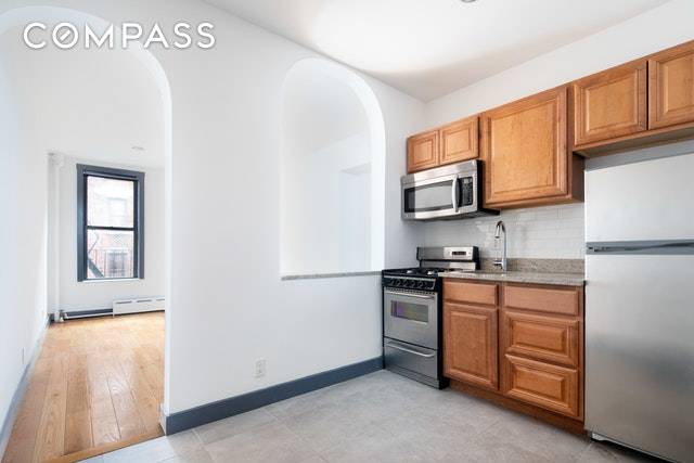 Located in the heat of Soho, right on Prince street, you will find this fully renovated one bedroom apartment.