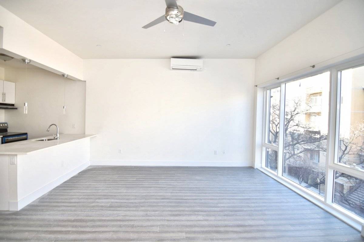 Absolutely Stunning ! Location 128th and 5th Ave Features Tons of Natural Light Beautiful Hardwood Floors New townhouse conversion Large Windows In unit laundry Tenant pays all utilities Designated roof ...