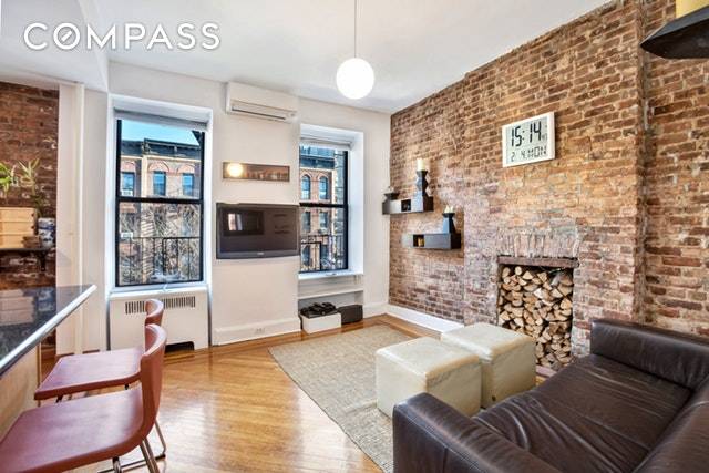 Filled with light and gorgeous updates, this lovely one bedroom, one bath home is an ideal haven in the heart of Park Slope.