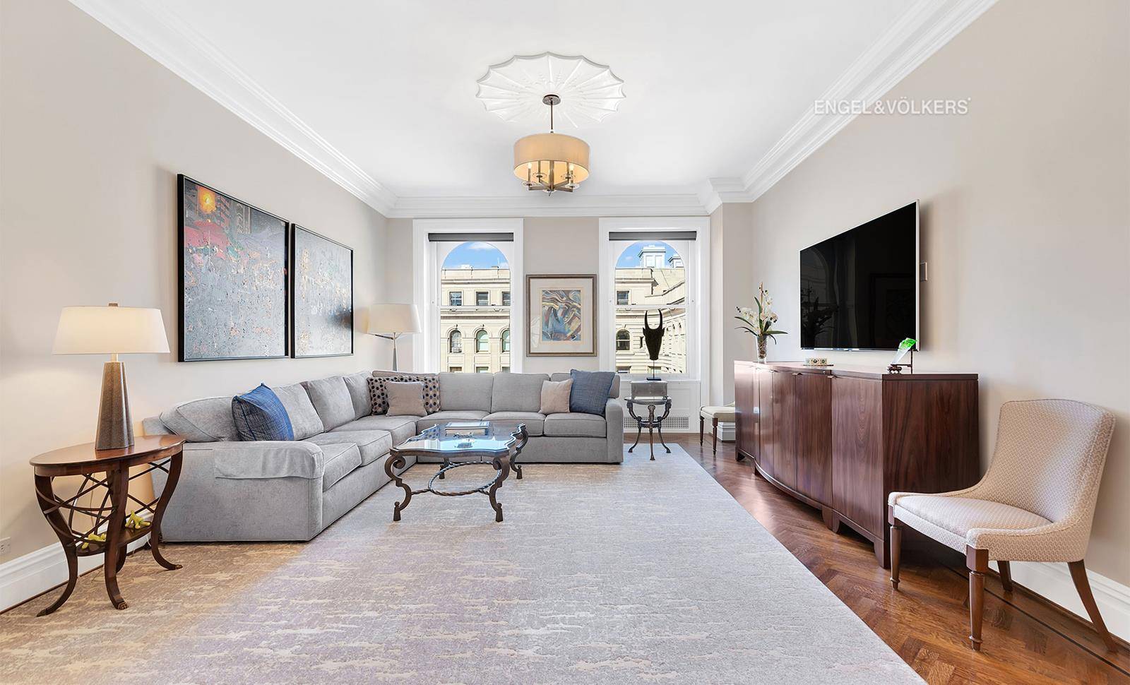 No detail has been overlooked in the gracious renovated 3 bedroom, 3 bathroom pre war home at the Apthorp.