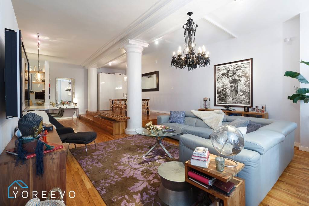Step into this extremely spacious, 1, 200 square foot 1BR office which combines the best of Tribeca loft living with an incredibly convenient location.