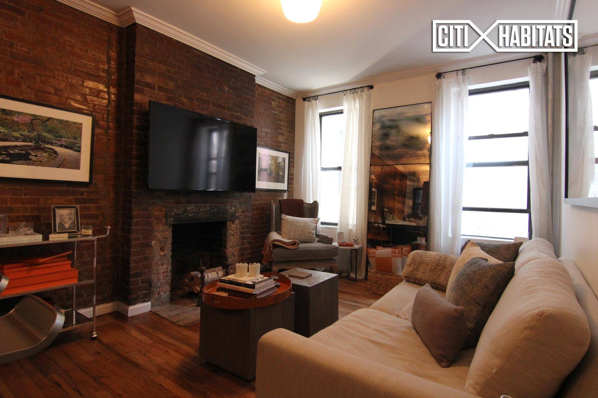 Immaculate one bedroom on a quiet and secluded West Village street, located just minutes from Hudson River Park, Meatpacking District and The High Line !