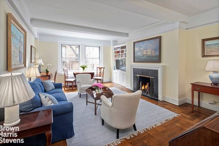 This charming and peaceful prewar apartment has 2 bedrooms and1.