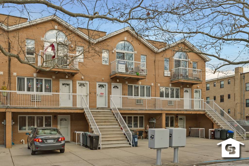 Welcome to this beautiful 3 bedroom 2 full bathroom condo on the border of Gerritsen Beach and Marine Park.
