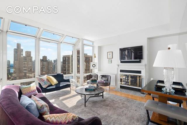 2, 088 INTERIOR SQUARE FT and 325 PRIVATE OUTDOOR SQUARE FT This beautiful, 2, 088 square foot penthouse at 52 Park Avenue is a once in a lifetime residence encompassing ...