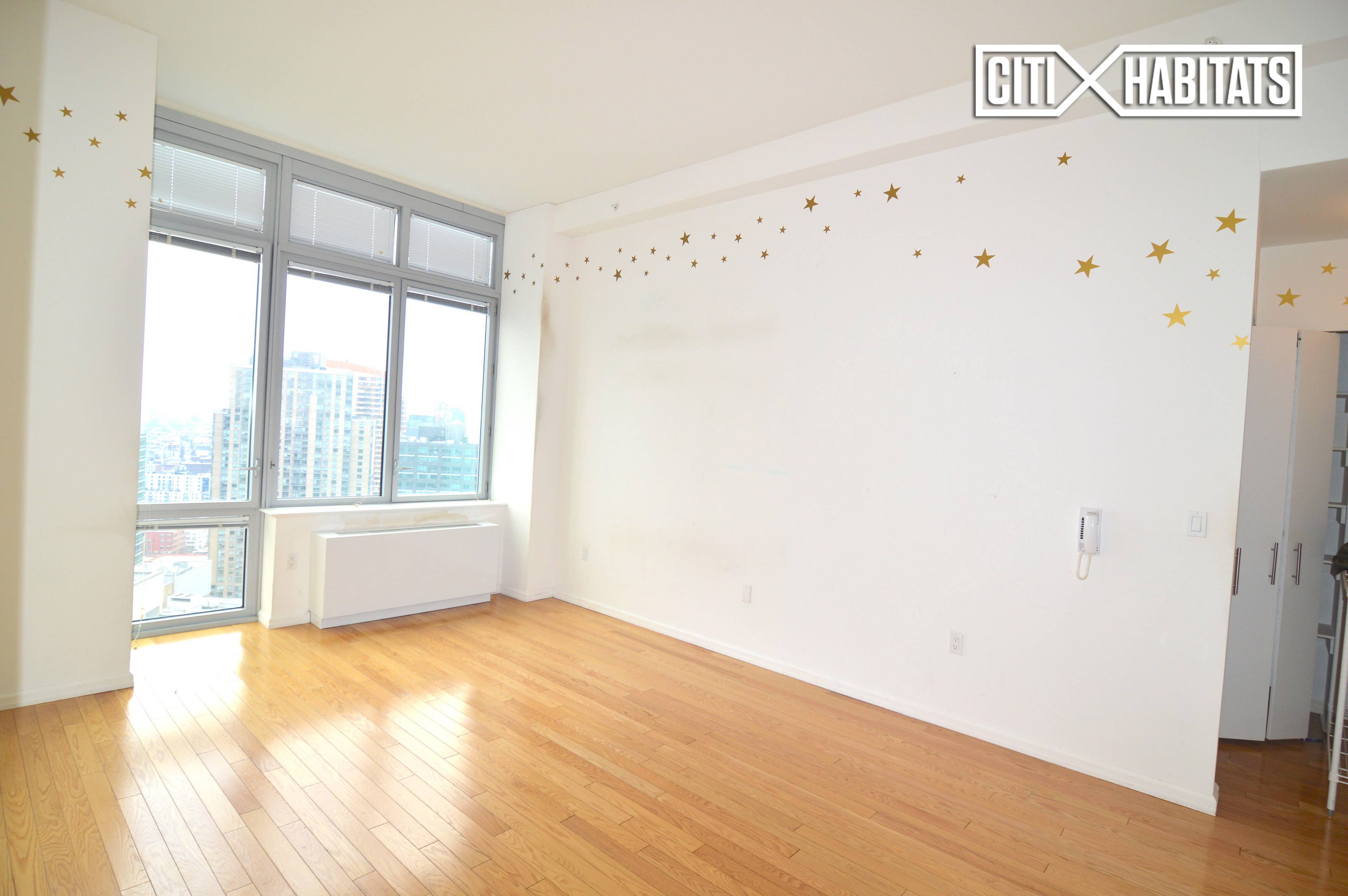 This sun drenched studio located on the PH level features floor to ceiling windows which face the river offering breathtaking views of the Manhattan skyline and the East River.