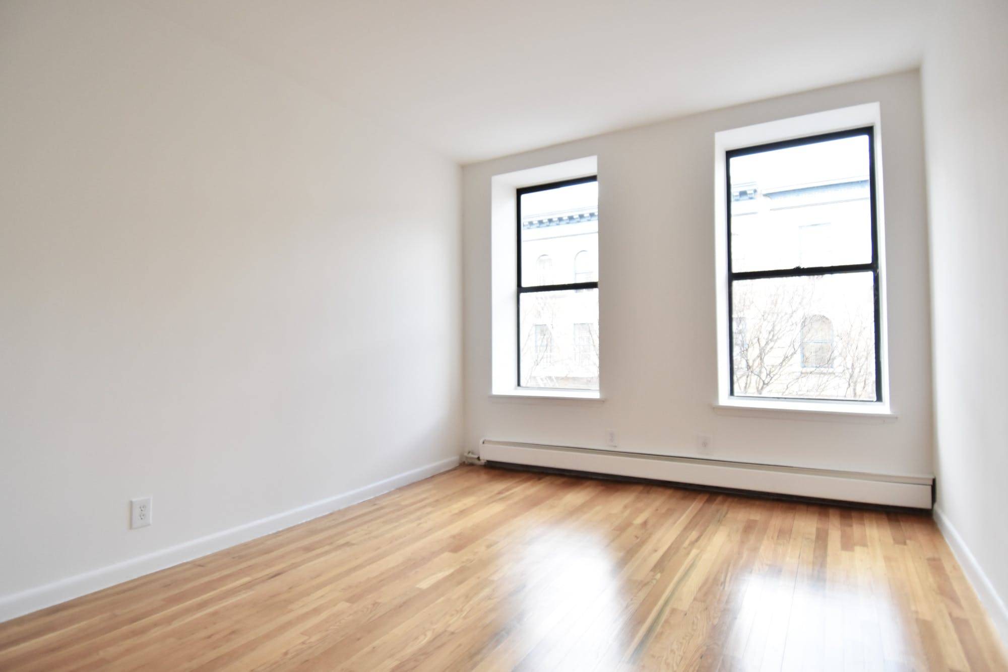 Large Sunny and Airy Two Bedroom in Harlem Near Central Park North !