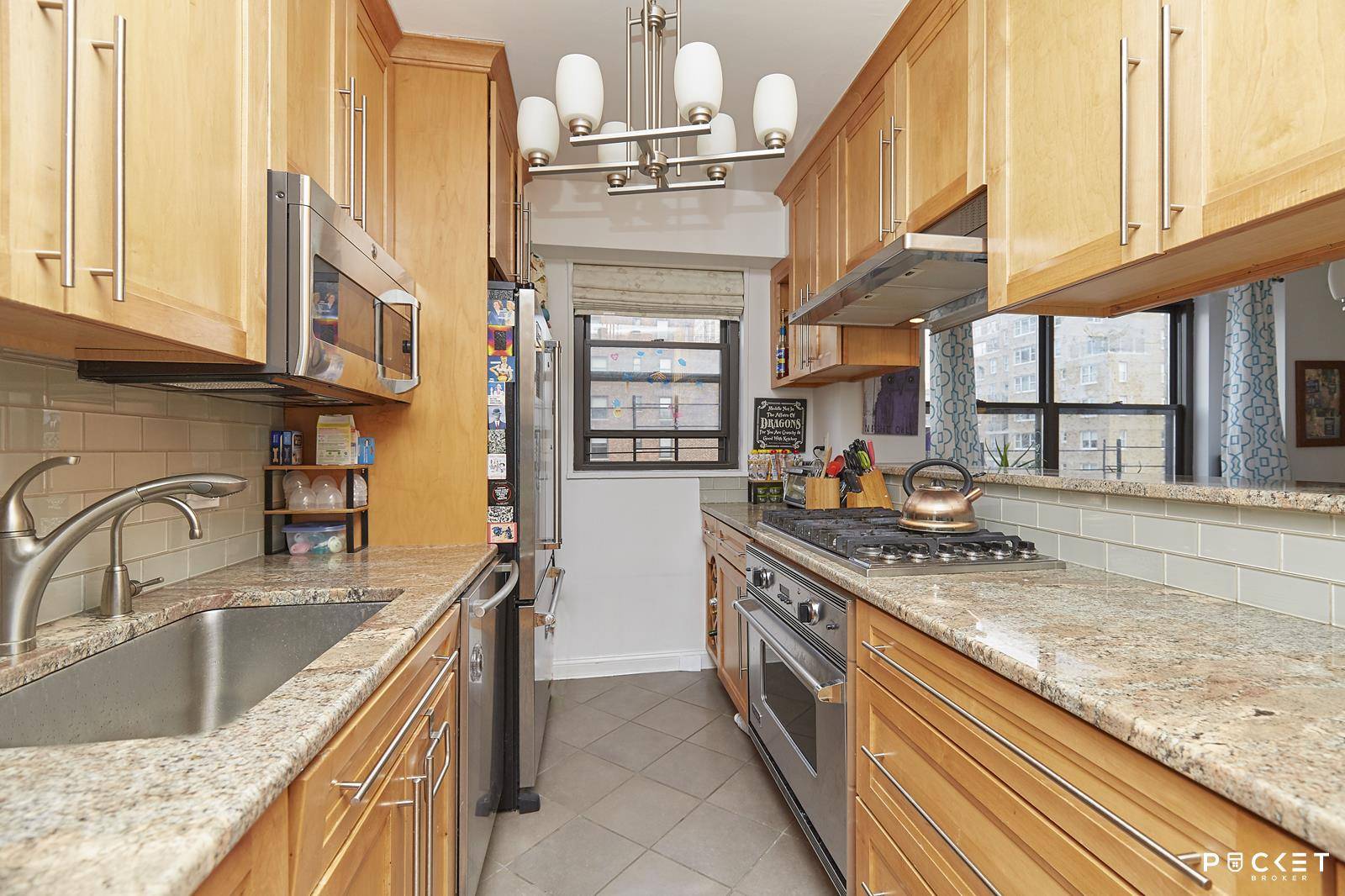 Gorgeous 2 bed 2 bath with a dining area and balcony in the East Winds.