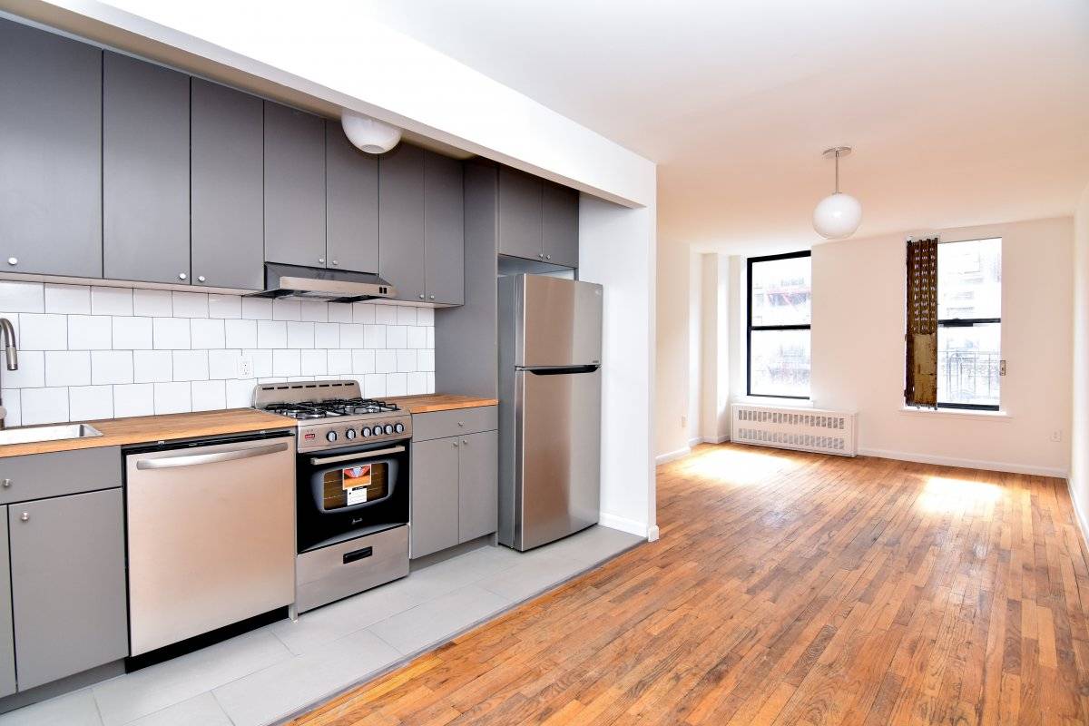 LOCATION 113th and ADAM CLAYTON SUBWAY 2 3 CENTRAL PARK NORTH, 110th Street THIS APARTMENT CAN BE RENTED SECURITY DEPOSIT FREE.