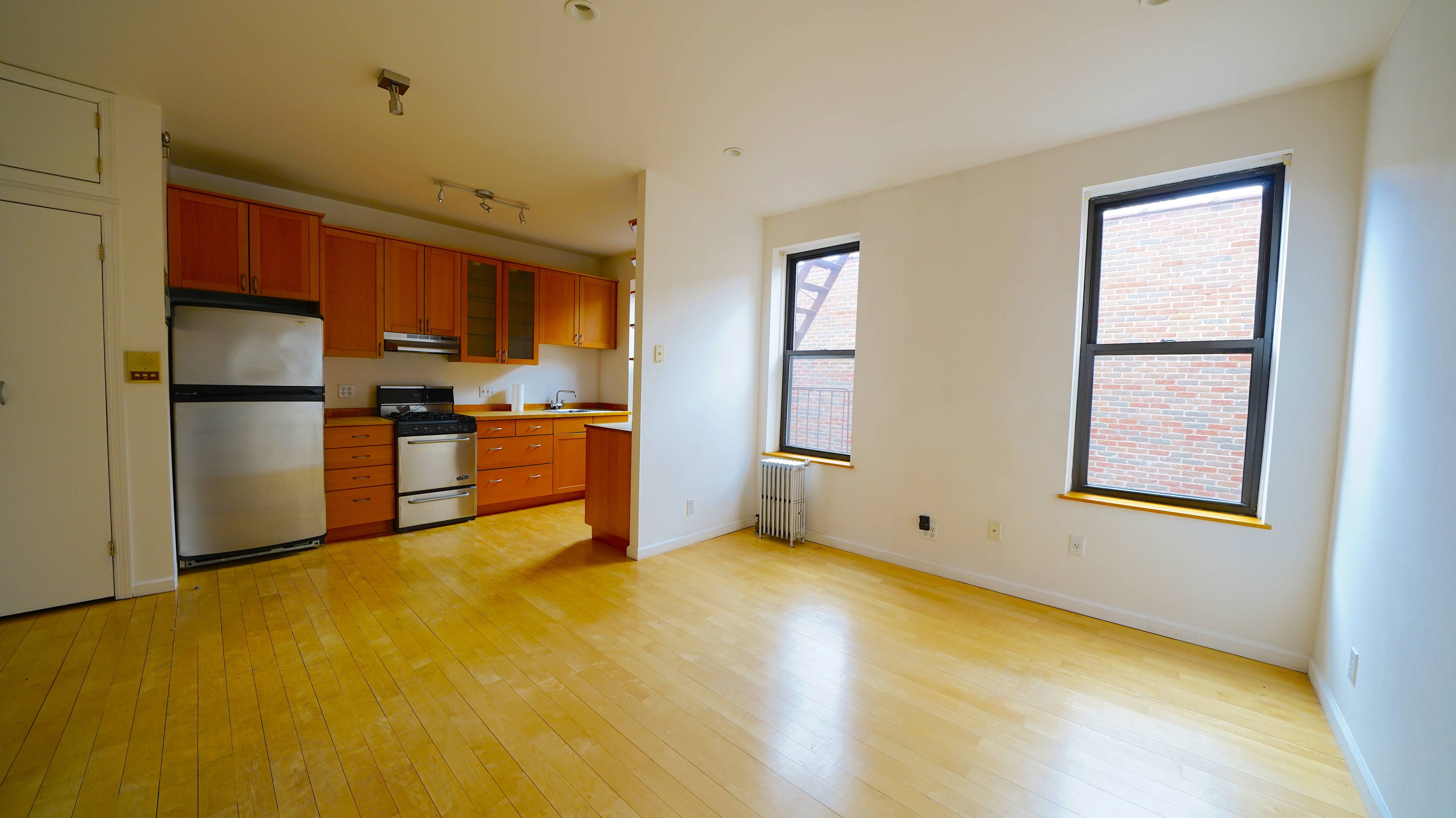 NO FEE ! Windsor terrace bright and spacious renovated one bedroom, located on the 3rd floor of a meticulously maintained prewar building.