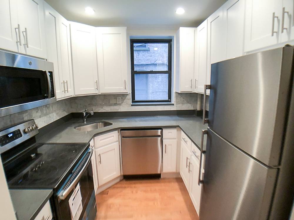 Brand new renovated 3 bedroom, 2 bathroom duplex with shared outdoor space in the heart of Park Slope.
